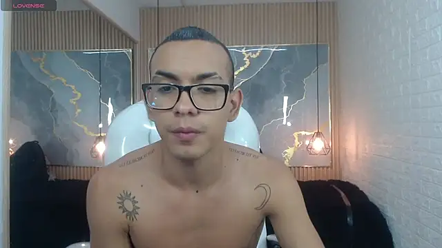 Snapshot of maximiliano_hotdevil chatting on 25, 5, 2026 maximiliano hotdevil online show from 25, 5, 2026