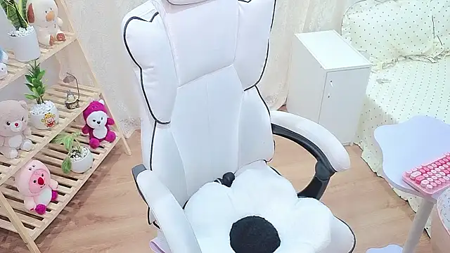 Snapshot of lrykknana chatting on 7, 7, 2026 lrykknana online show from 7, 7, 2026