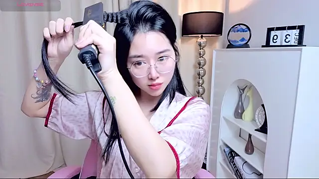 Snapshot of miuu6868 chatting on 5, 6, 2026 miuu6868 online show from 5, 6, 2026