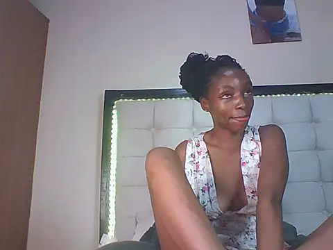 Snapshot of hoeligal chatting on 3, 6, 2026 hoeligal online show from 3, 6, 2026