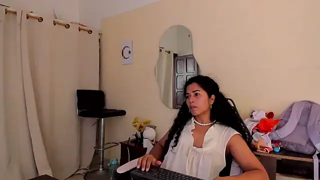 Snapshot of Nadia-Monroe chatting on 14, 7, 2026 Nadia-Monroe online show from 14, 7, 2026