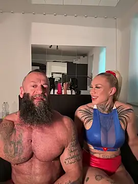Snapshot of glorycouple_xlive chatting on 27, 5, 2026 glorycouple xlive online show from 27, 5, 2026
