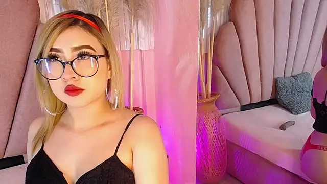 Snapshot of Doll_Kitty_ chatting on 3, 6, 2026 Doll Kitty online show from 3, 6, 2026