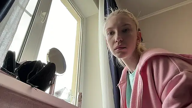 Snapshot of LunaWhiteX chatting on 28, 5, 2026 LunaWhiteX online show from 28, 5, 2026