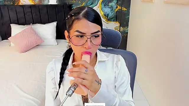 Snapshot of Alanna_Wild chatting on 22, 6, 2026 Alanna Wild online show from 22, 6, 2026