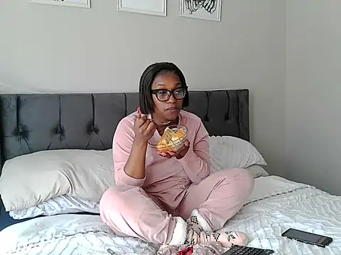 MissLaToYa online show from 28, 6, 2026