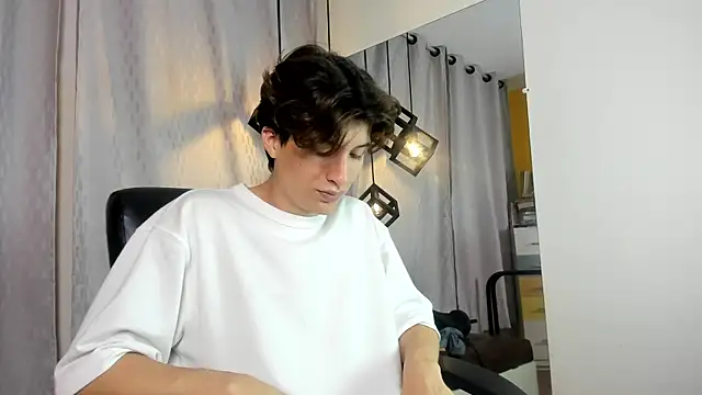 Snapshot of Marcoviolet chatting on 24, 6, 2026 Marcoviolet online show from 24, 6, 2026