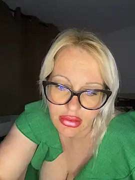 Snapshot of brenda121 chatting on 27, 5, 2026 brenda121 online show from 27, 5, 2026