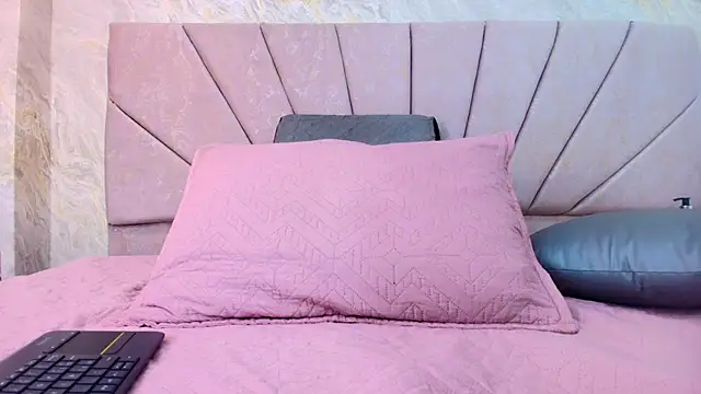 Snapshot of ariana_florez_ chatting on 8, 7, 2026 ariana florez online show from 8, 7, 2026