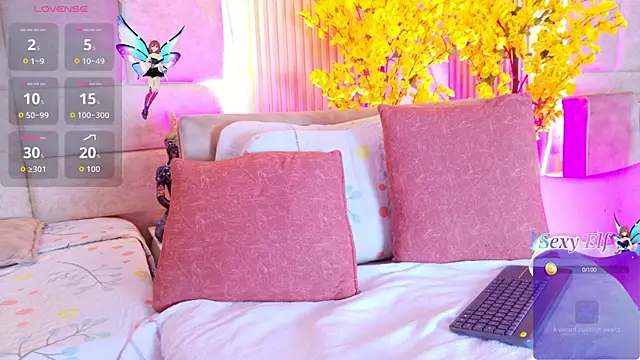 Snapshot of LalaVareela chatting on 12, 7, 2026 LalaVareela online show from 12, 7, 2026