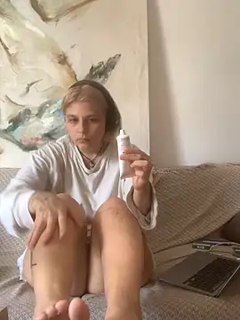 Snapshot of Ella_Bloom chatting on 9, 6, 2026 Ella Bloom online show from 9, 6, 2026