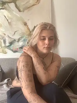 Snapshot of Ella_Bloom chatting on 21, 6, 2026 Ella Bloom online show from 21, 6, 2026