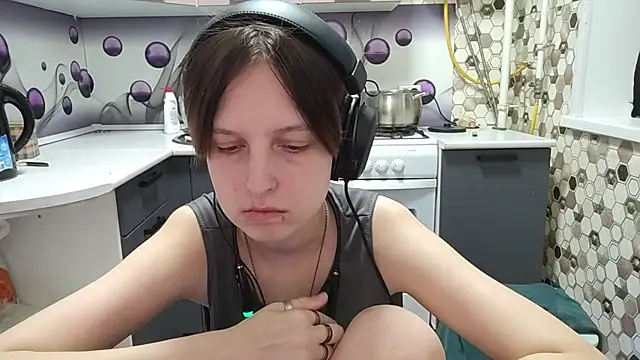Snapshot of Saranade chatting on 4, 7, 2026 Saranade online show from 4, 7, 2026