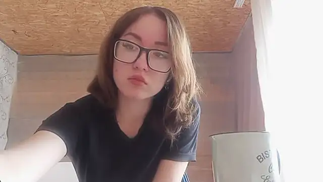 OliviaMoment online show from 5, 6, 2026