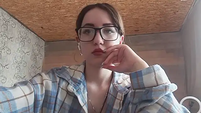 OliviaMoment online show from 7, 6, 2026