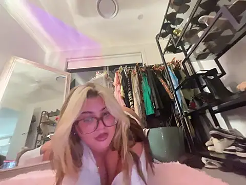Snapshot of luckygigi chatting on 31, 5, 2026 luckygigi online show from 31, 5, 2026
