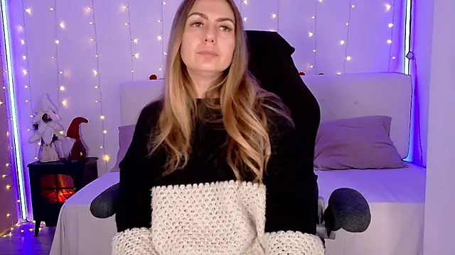 LindaWhite  online show from 17, 12, 2025