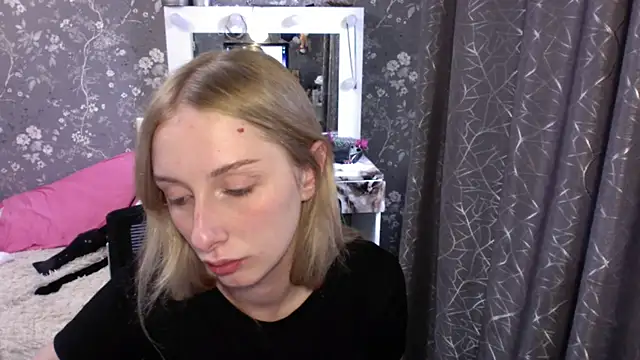 Snapshot of JennaLomeri chatting on 25, 6, 2026 JennaLomeri online show from 25, 6, 2026