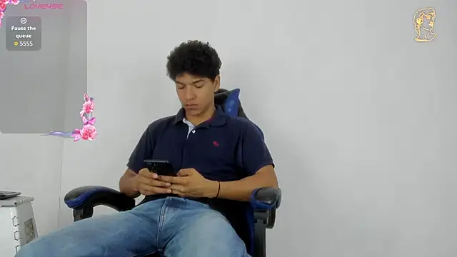 Snapshot of Maximiliano_Young chatting on 27, 6, 2026 Maximiliano Young online show from 27, 6, 2026