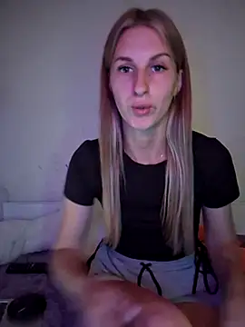 Snapshot of carolinaXlove chatting on 3, 7, 2026 carolinaXlove online show from 3, 7, 2026