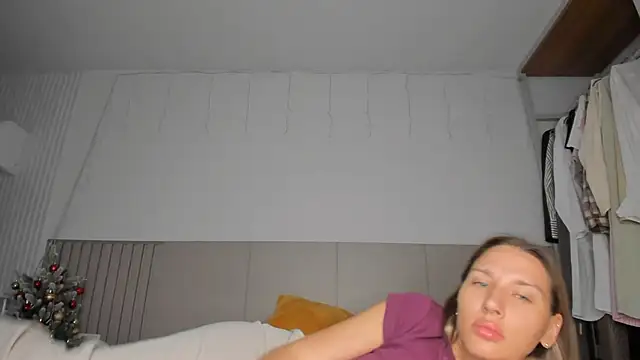 Snapshot of SofiClimbing chatting on 15, 2, 2026 SofiClimbing online show from 15, 2, 2026