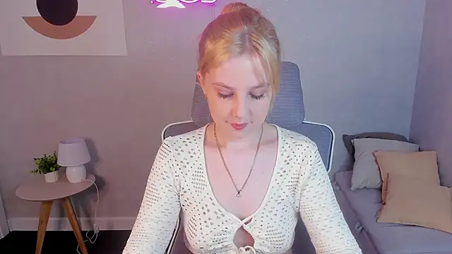 Snapshot of Violeta_Paul chatting on 21, 7, 2026 Violeta Paul online show from 21, 7, 2026