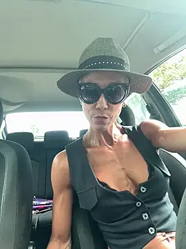Snapshot of GymQueenCarmen chatting on 6, 6, 2026 GymQueenCarmen online show from 6, 6, 2026