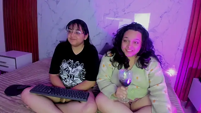 Snapshot of genesis_y_moon chatting on 21, 6, 2026 genesis y moon online show from 21, 6, 2026