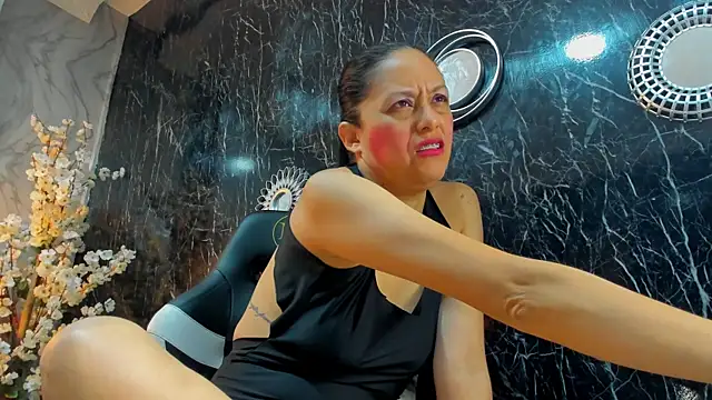 missnicollee online show from 15, 6, 2026