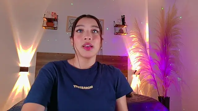 Snapshot of _Emmakiss_ chatting on 18, 6, 2026 Emmakiss online show from 18, 6, 2026