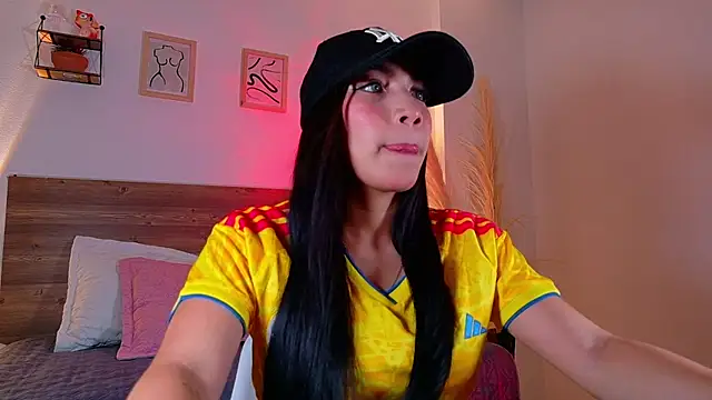 Snapshot of _Emmakiss_ chatting on 7, 7, 2026 Emmakiss online show from 7, 7, 2026