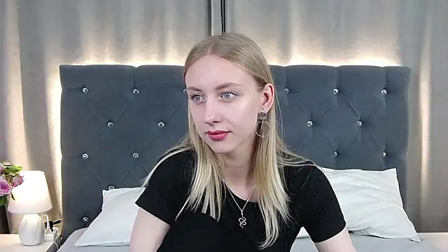 Snapshot of LirienVexx chatting on 7, 6, 2026 LirienVexx online show from 7, 6, 2026
