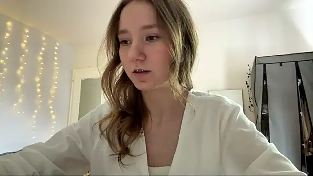 smalllisa online show from 13, 6, 2026