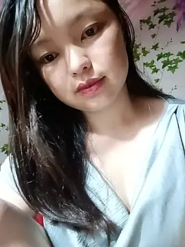 Snapshot of Linna-bae chatting on 4, 6, 2026 Linna-bae online show from 4, 6, 2026