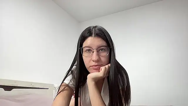 Snapshot of Leeka_08 chatting on 4, 7, 2026 Leeka 08 online show from 4, 7, 2026