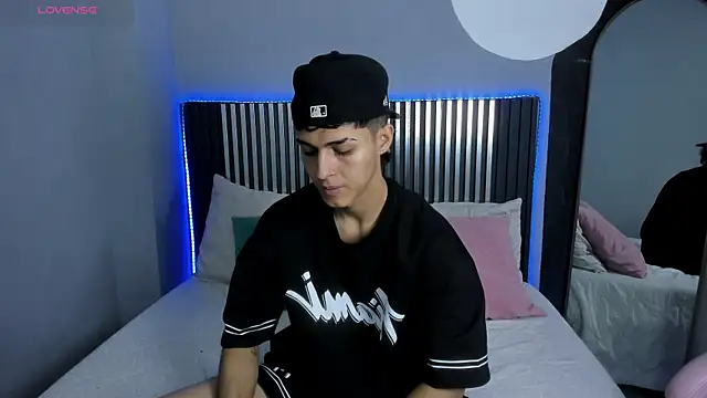 Snapshot of Axel_Mendozaa chatting on 2, 7, 2026 Axel Mendozaa online show from 2, 7, 2026