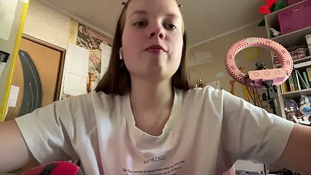 Snapshot of Aileyn chatting on 26, 6, 2026 Aileyn online show from 26, 6, 2026