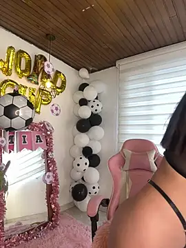 Snapshot of mia_zafirr chatting on 19, 6, 2026 mia zafirr online show from 19, 6, 2026