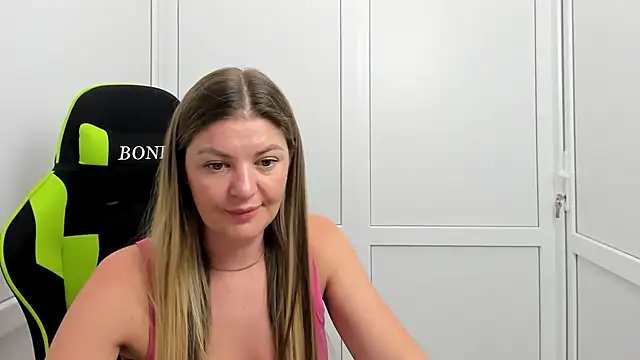 Snapshot of MiaSummerr_ chatting on 11, 7, 2026 MiaSummerr online show from 11, 7, 2026