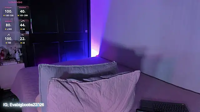 Snapshot of EvaBigBoobs chatting on 13, 7, 2026 EvaBigBoobs online show from 13, 7, 2026