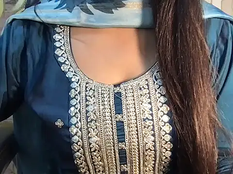 Snapshot of Sizzling_Maya chatting on 4, 7, 2026 Sizzling Maya online show from 4, 7, 2026