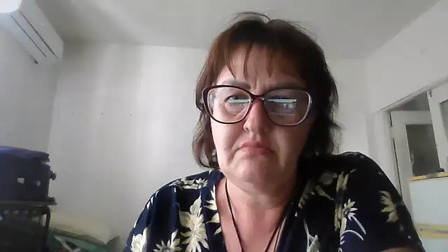 Snapshot of ErikaXShine chatting on 18, 6, 2026 ErikaXShine online show from 18, 6, 2026