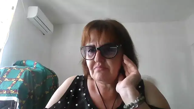 Snapshot of ErikaXShine chatting on 28, 6, 2026 ErikaXShine online show from 28, 6, 2026