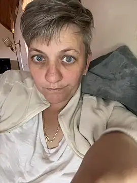 Snapshot of blueiceeyes chatting on 10, 6, 2026 blueiceeyes online show from 10, 6, 2026