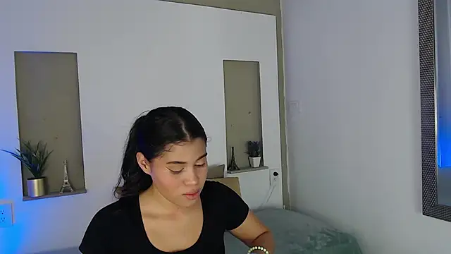 Snapshot of Kitty_Desire2 chatting on 12, 6, 2026 Kitty Desire2 online show from 12, 6, 2026