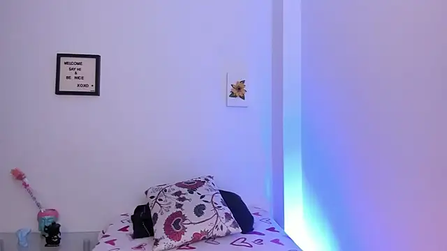 LauraToro  online show from 20, 2, 2026