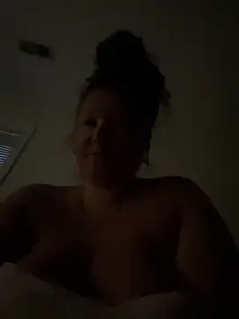 Snapshot of NUTTERBUTTA chatting on 2, 7, 2026 NUTTERBUTTA online show from 2, 7, 2026