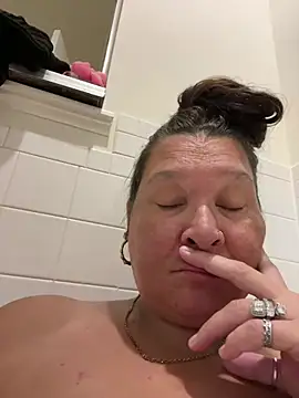 Snapshot of NUTTERBUTTA chatting on 12, 7, 2026 NUTTERBUTTA online show from 12, 7, 2026