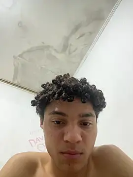 Snapshot of Guilhermesousaferro chatting on 13, 6, 2026 Guilhermesousaferro online show from 13, 6, 2026