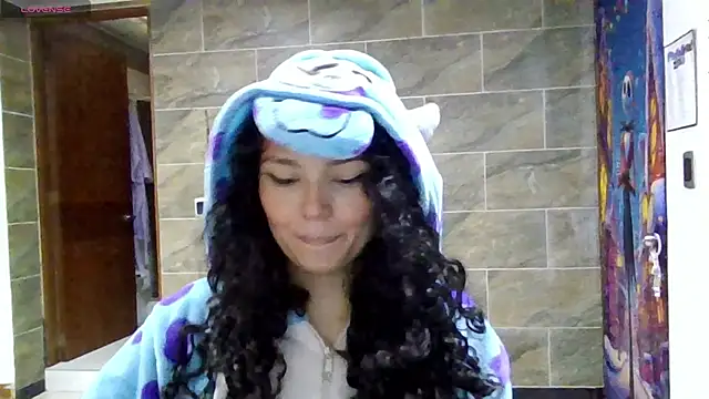 Snapshot of Diamond_Curls chatting on 23, 7, 2026 Diamond Curls online show from 23, 7, 2026